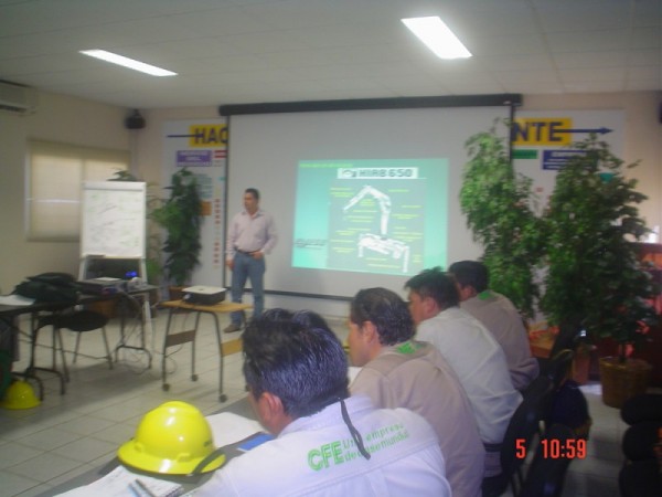 Curso de reparación de grúas hidráulicas para la CFE impartido por Corporativo Ayuso.